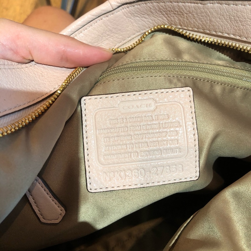 Authentic coach purse - Picture 2 of 4